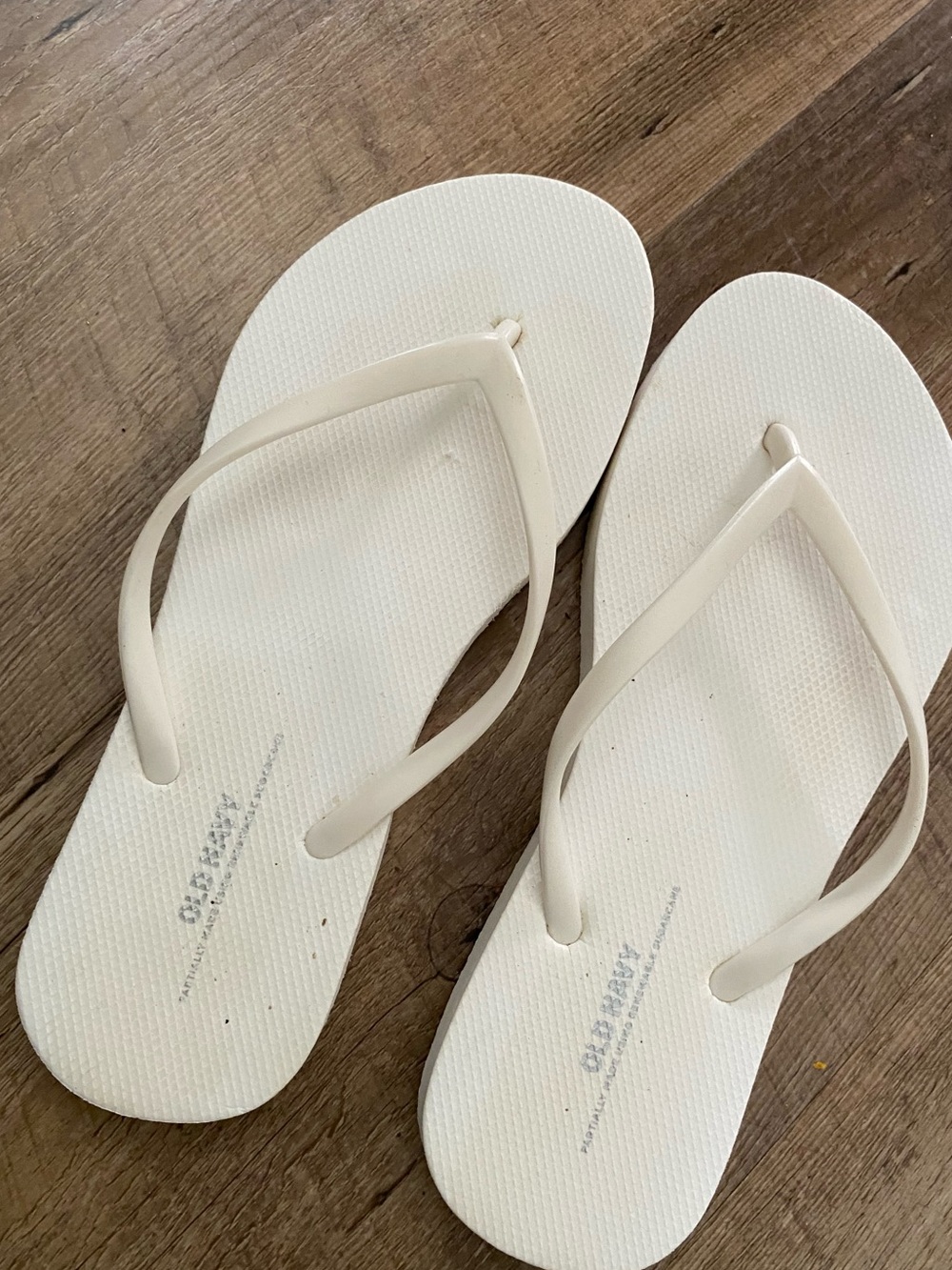 Old Navy Women's Cream Flip Flop Sandals